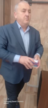 Емил Гущеров донесе сапуни за подаръци на кмета Първан Дангов, имал нов кабинет с баня в общината, пита: Колко струва ремонтът? - 4ВЛАСТ - Информационна агенция